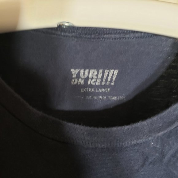 Yuri on Ice Hot Topic Tshirt Mens XL Navy Blue with Character Graphic Front - Picture 3 of 4